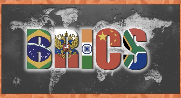 BRICS proviene de las iniciales de los países que componen este grupo: Brasil, Rusia, India, China y Sudáfrica.